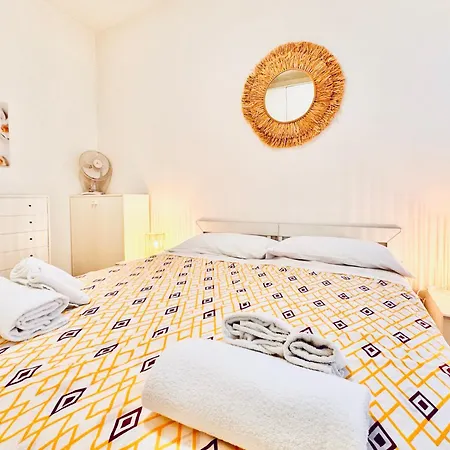 Hostdomus - Cozy Corner Near The Sea Appartamento