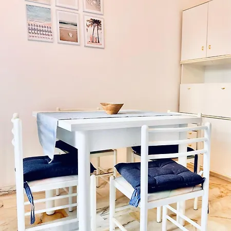 Hostdomus - Cozy Corner Near The Sea アパート