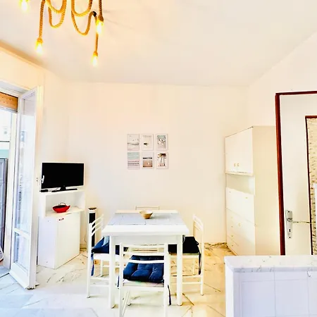 아파트 Hostdomus - Cozy Corner Near The Sea *